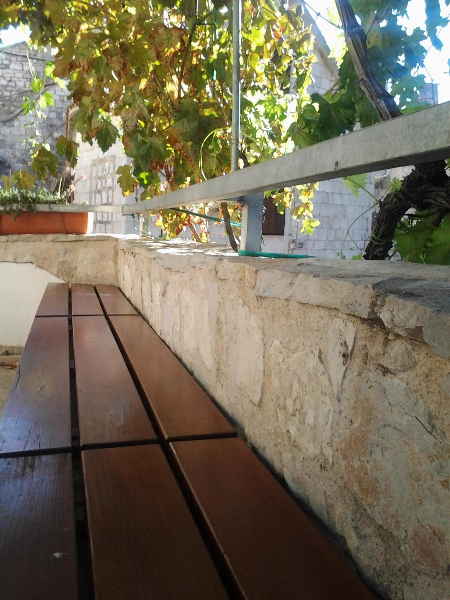 Apartments Donika Komiza Bilik gambar