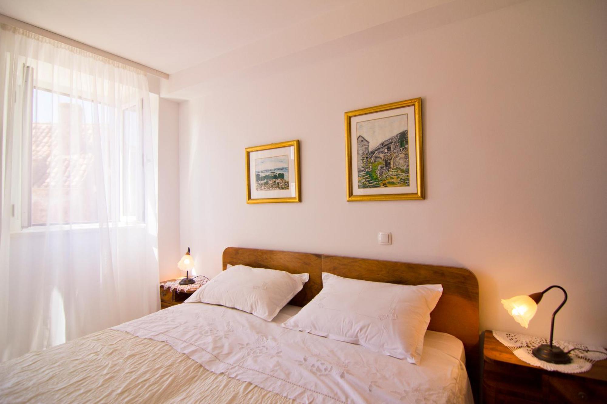 Apartments Donika Komiza Bilik gambar