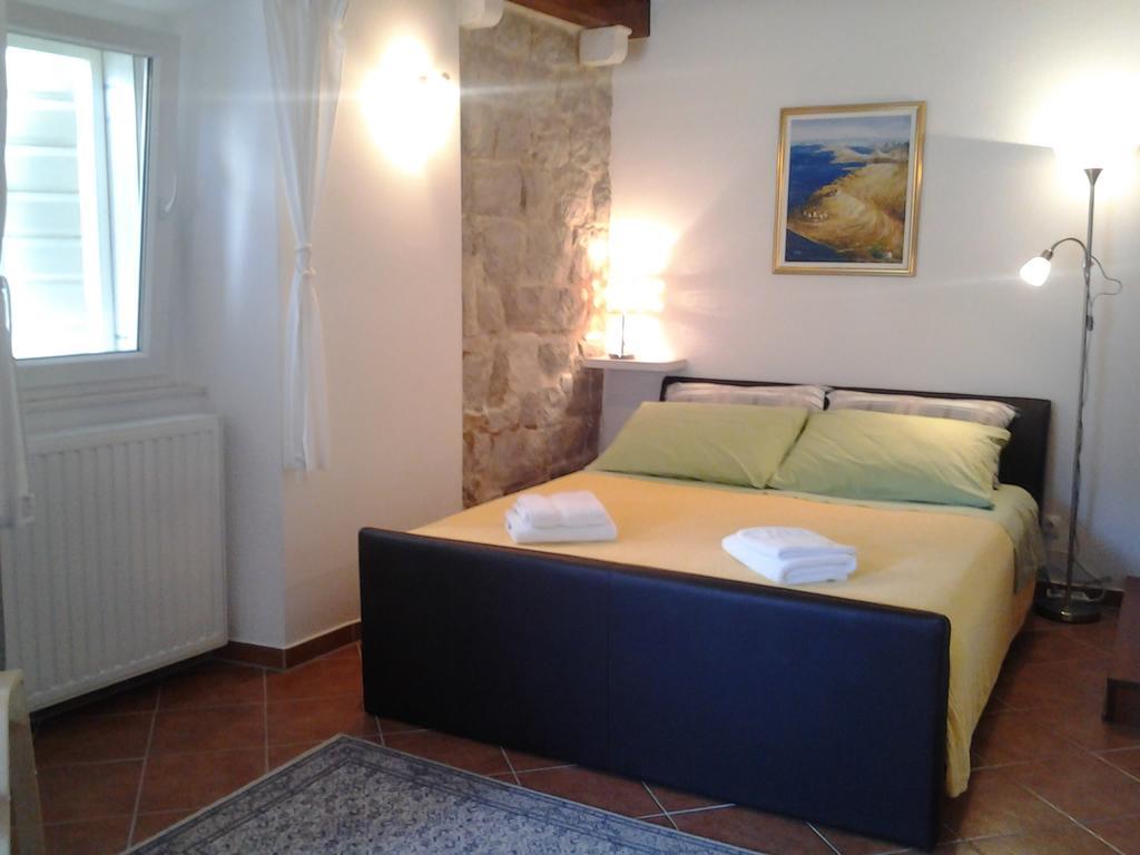 Apartments Donika Komiza Luaran gambar