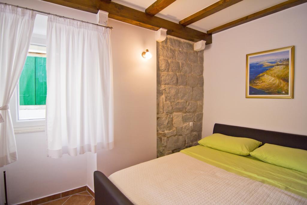 Apartments Donika Komiza Luaran gambar