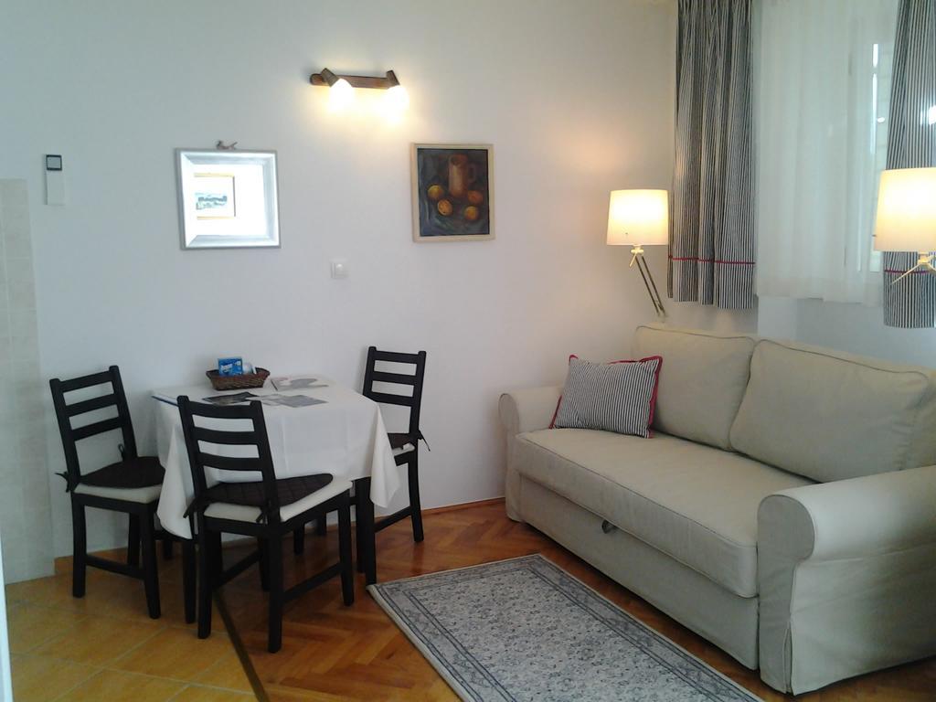 Apartments Donika Komiza Luaran gambar