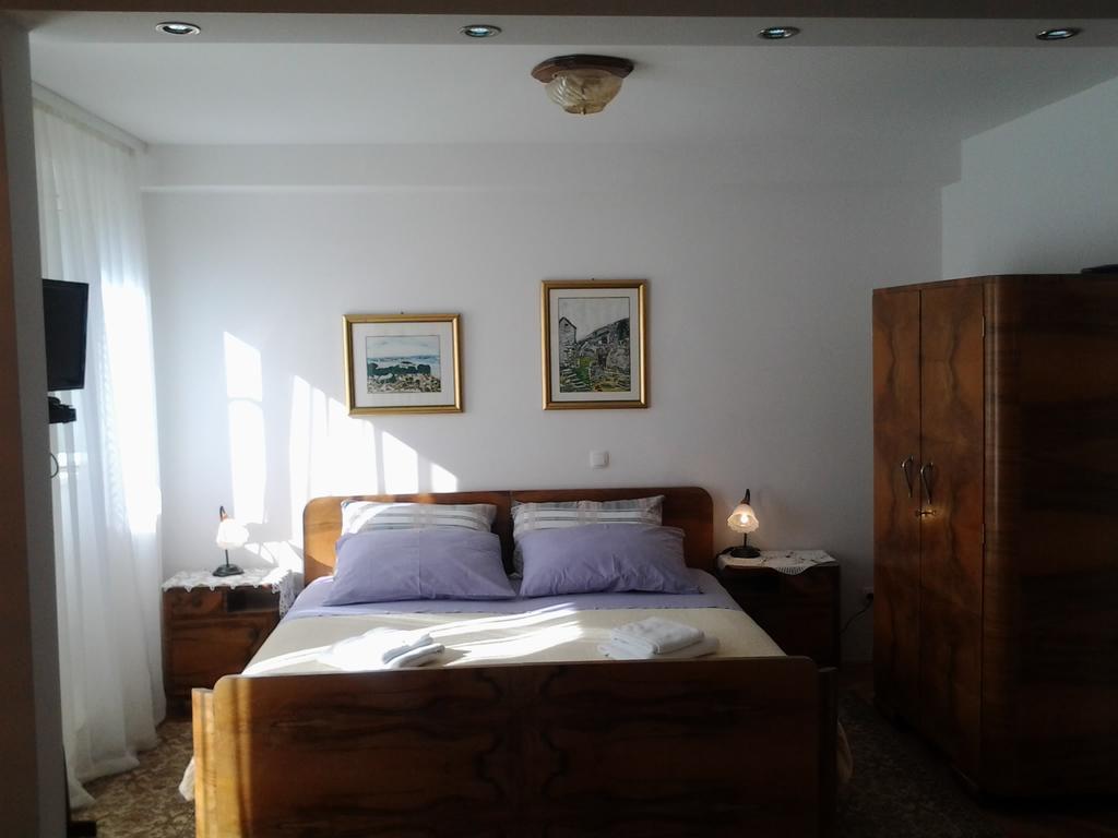 Apartments Donika Komiza Luaran gambar