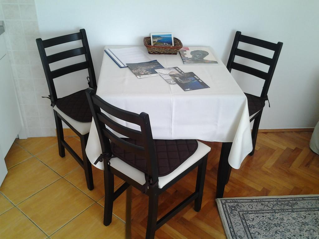 Apartments Donika Komiza Luaran gambar