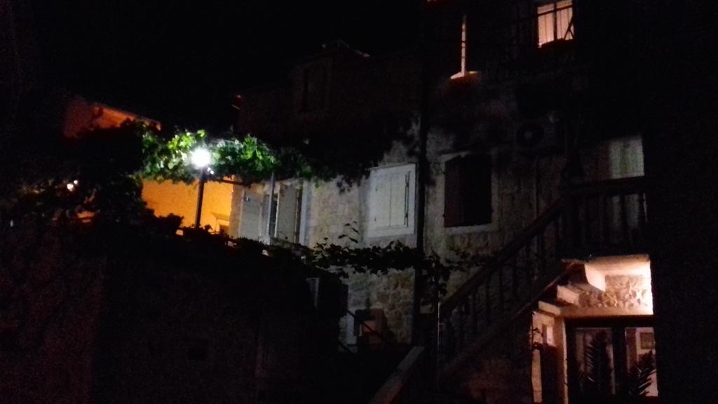 Apartments Donika Komiza Luaran gambar