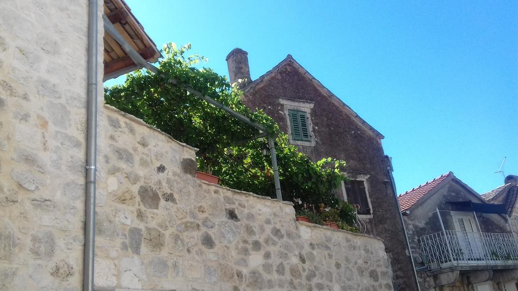Apartments Donika Komiza Luaran gambar